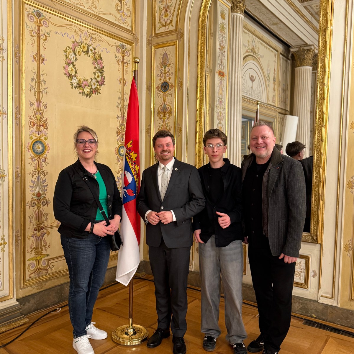 Landtagsabgeordneter Appel würdigt beim „Abend der Kultur“ im Landtag künstlerisches & ehrenamtliches Engagement der Familie Waldschmidt aus Ortenberg von der&nbsp;Kalbsvilla