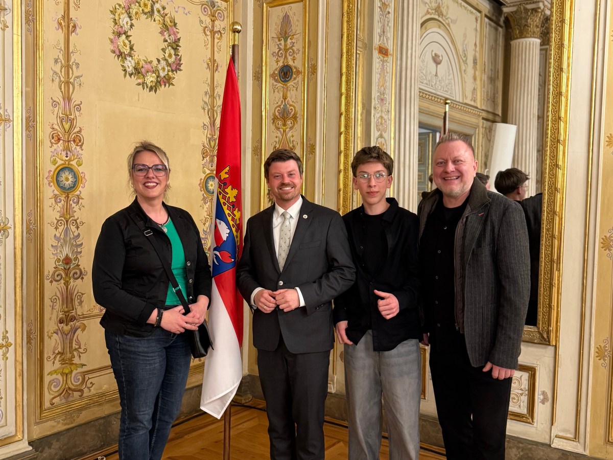 Landtagsabgeordneter Appel würdigt beim „Abend der Kultur“ im Landtag künstlerisches & ehrenamtliches Engagement der Familie Waldschmidt aus Ortenberg von der&nbsp;Kalbsvilla